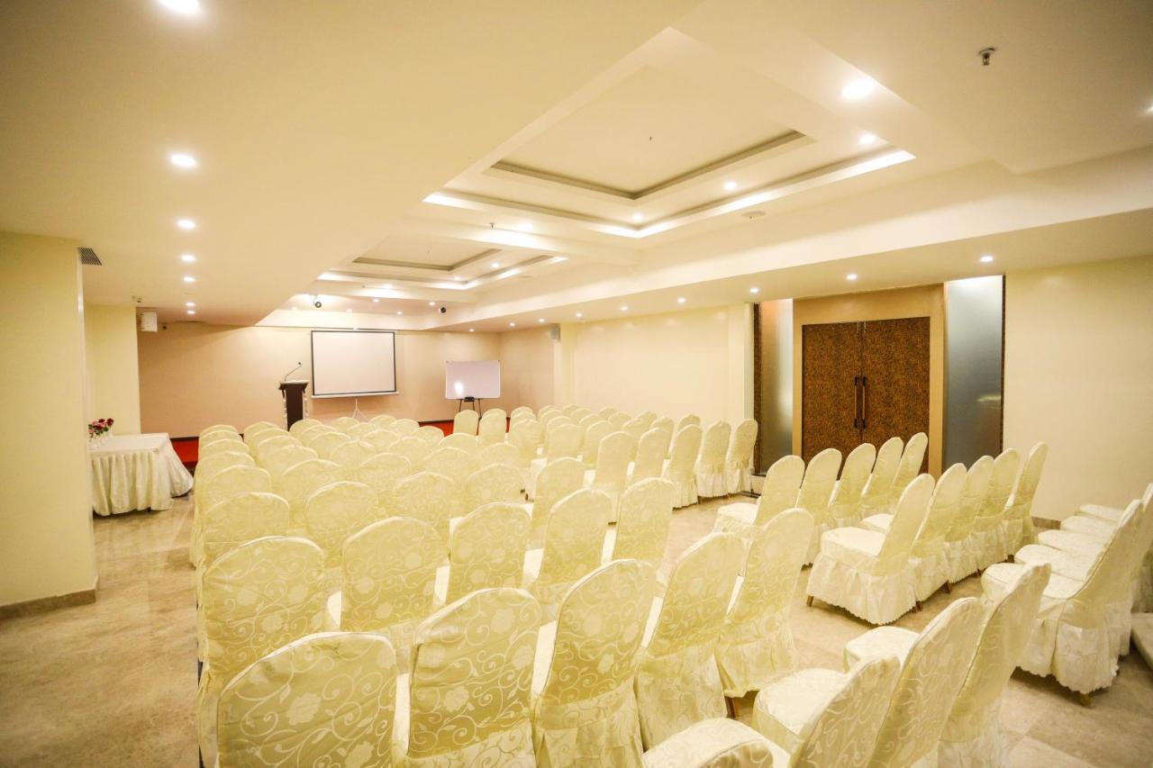 Cliff Embassy Banquet And Suites Shivamogga Zewnętrze zdjęcie