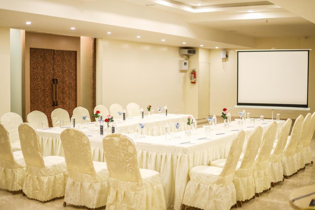 Cliff Embassy Banquet And Suites Shivamogga Zewnętrze zdjęcie